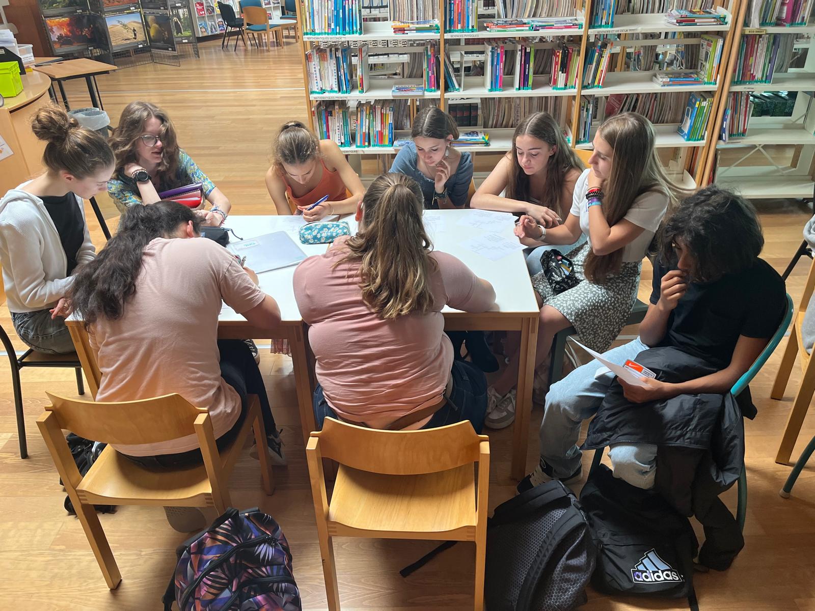 Les élèves de collège et lycée en plein échange